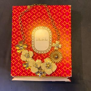 Beautiful Stella and Dot statement necklace
